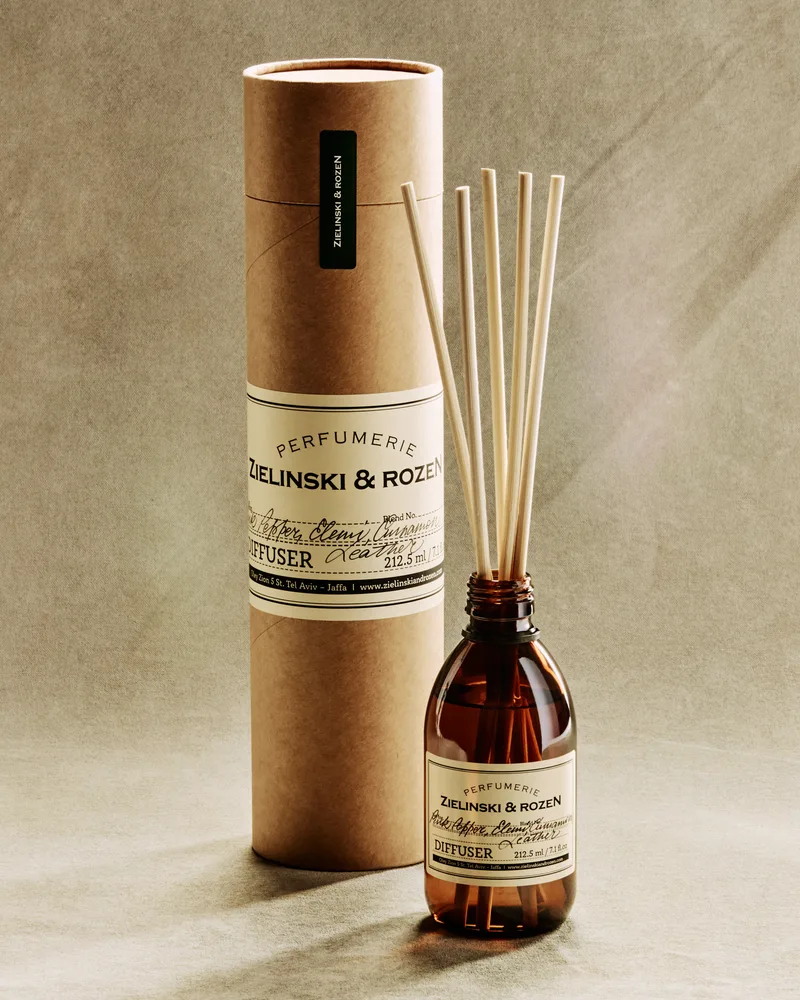 Pink Pepper, Elemi, Cinnamon, Leather
